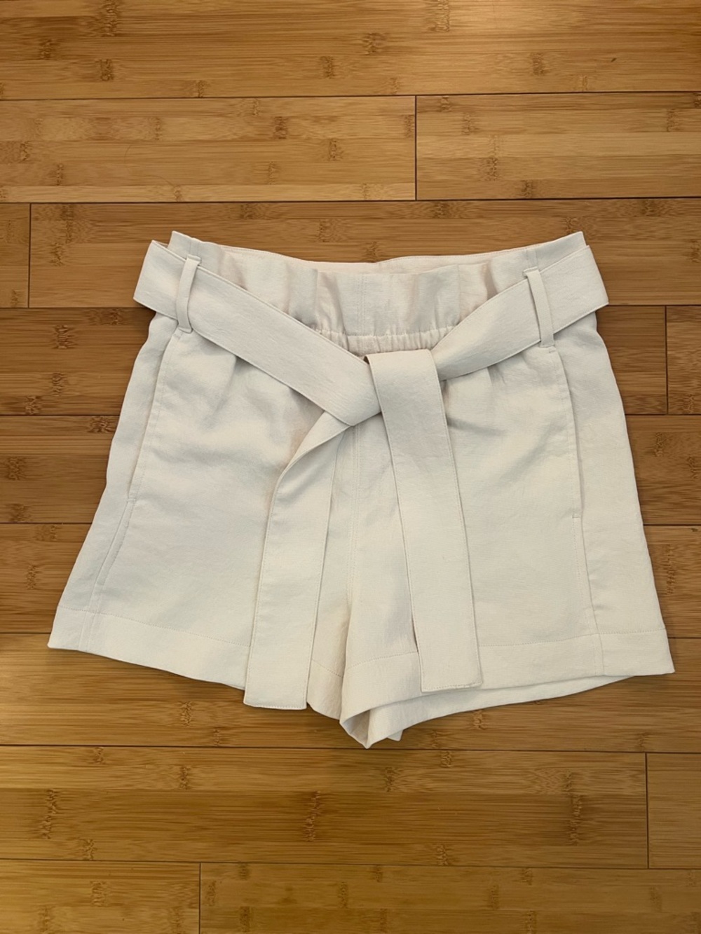 Aritzia Women’s High-Waist Cream Tie-Belt Linen Shorts